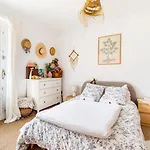 Guestready - Parisian Romance In A Chic Hideaway